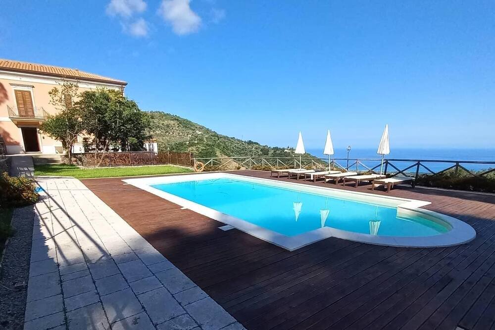 Photo of Outdoor in Capri Leone