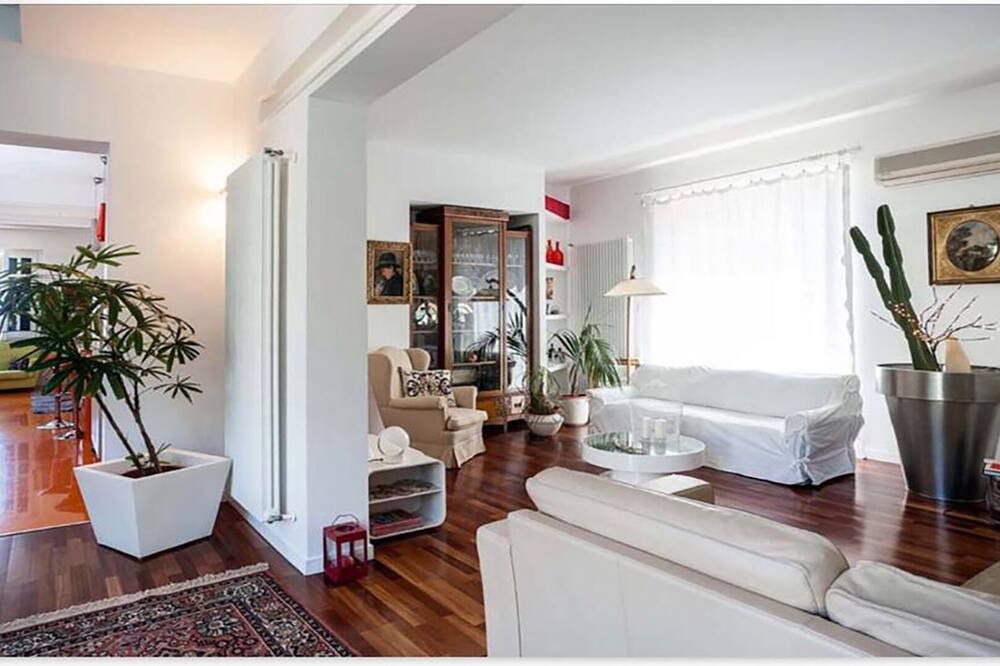 Photo of Livingroom in Paparella