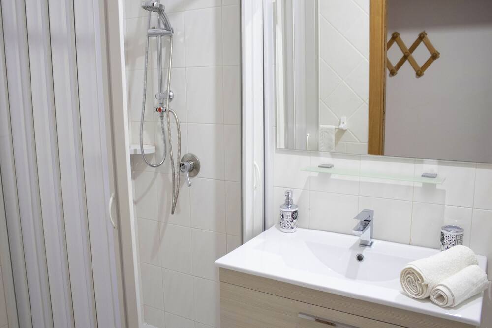 Photo of Bathroom in Reitani
