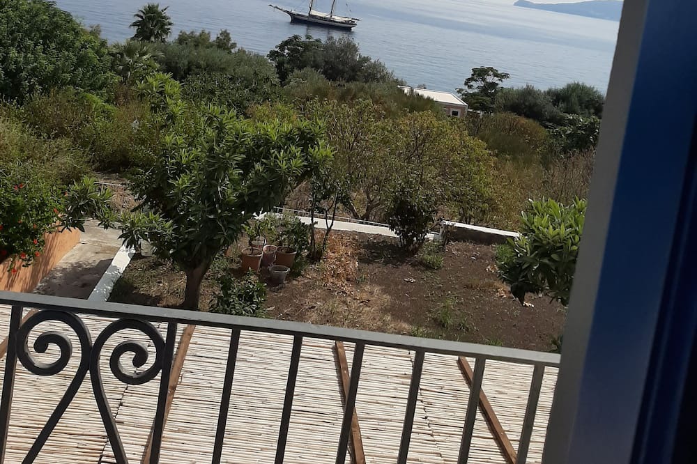 Photo of Patio Balcony in Santa Marina Salina