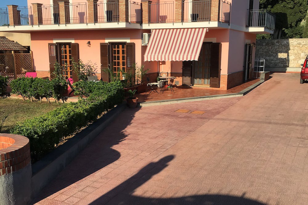 Photo of Outdoor in Isola