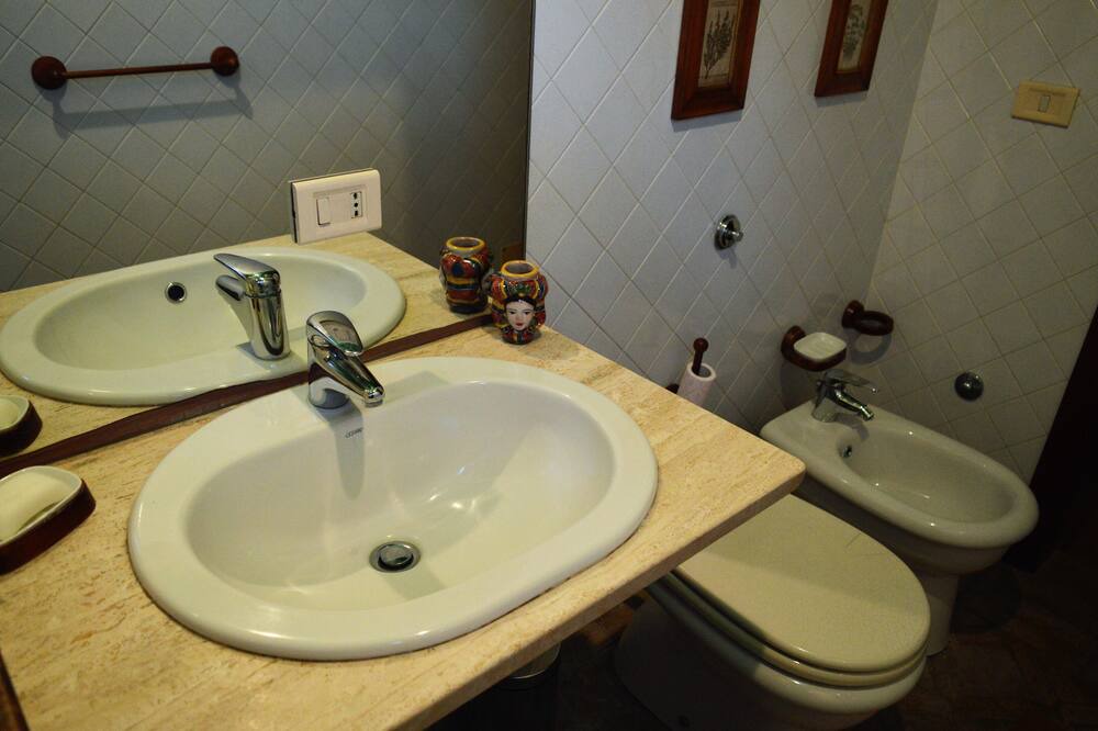 Photo of Bathroom in Quartieri Nuovi della Mosella
