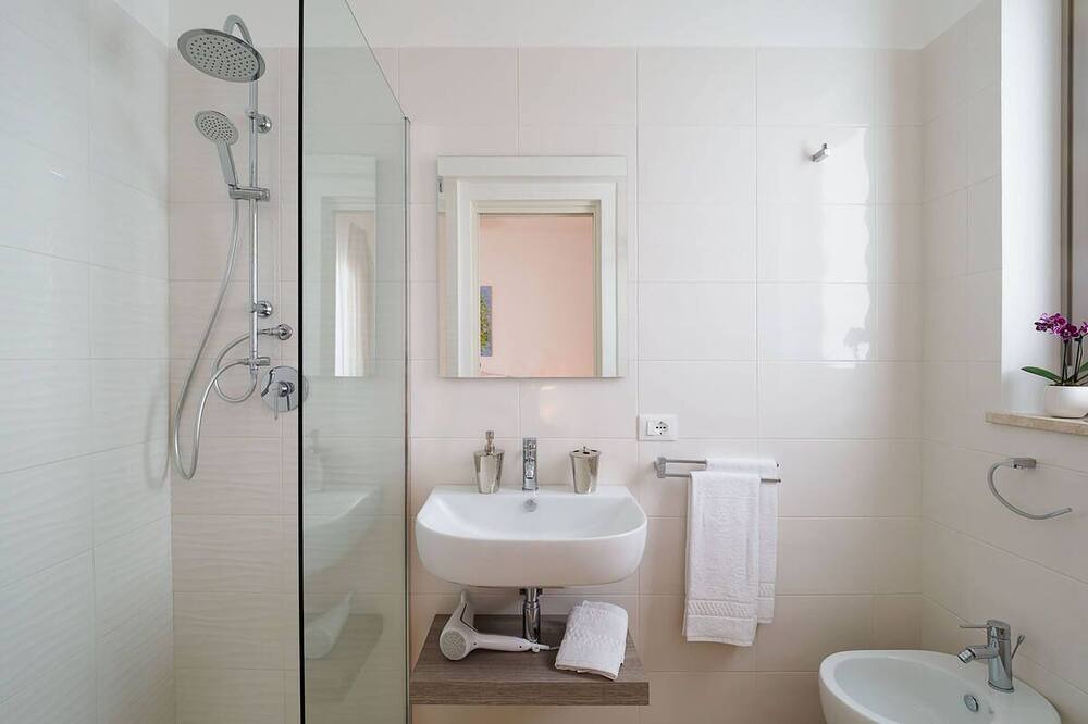 Photo of Bathroom in Marausa