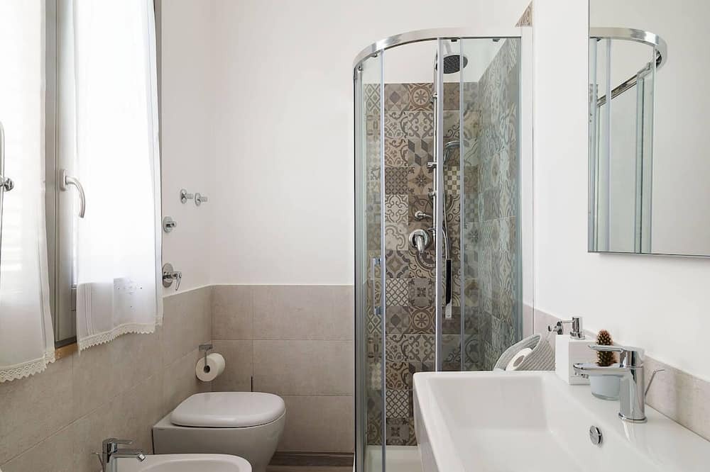 Photo of Bathroom in Marausa