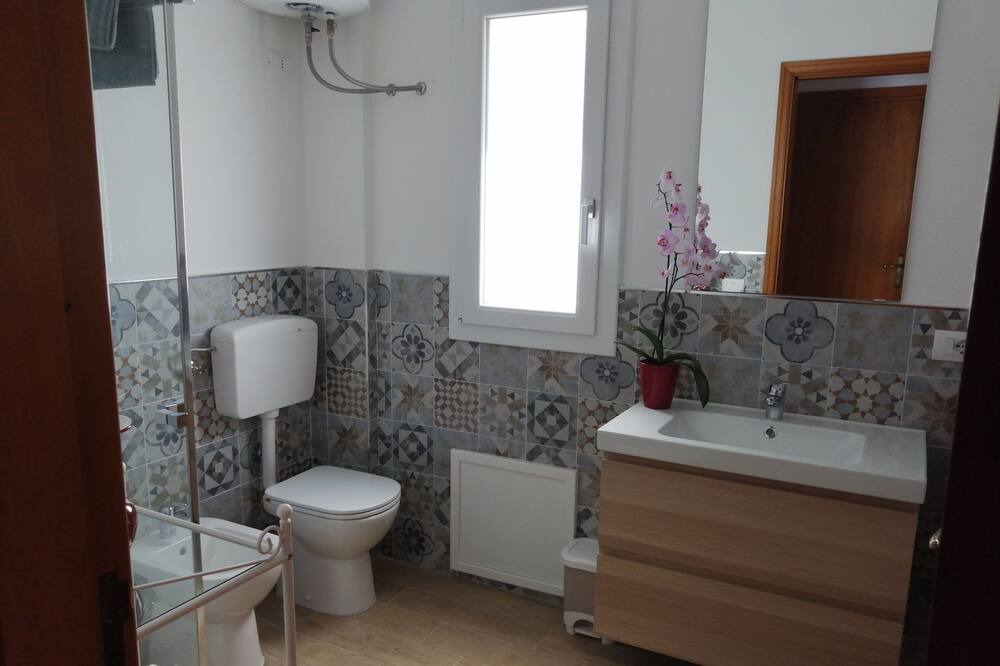 Photo of Bathroom in Addaura