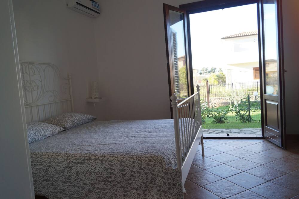 Photo of Bedroom in Campofelice di Roccella