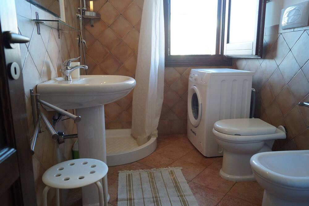 Photo of Bathroom in Campofelice di Roccella