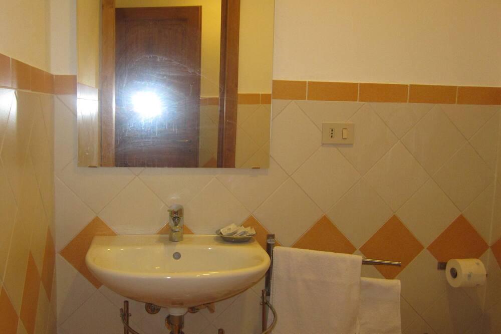 Photo of Bathroom in Pollina