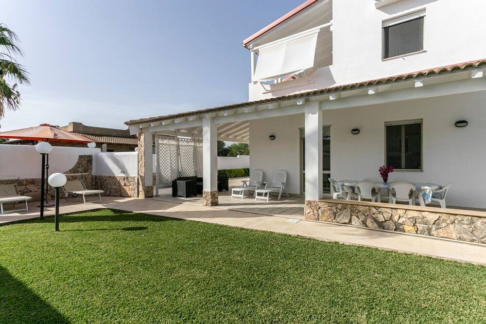 Photo of Patio Balcony in Reitani