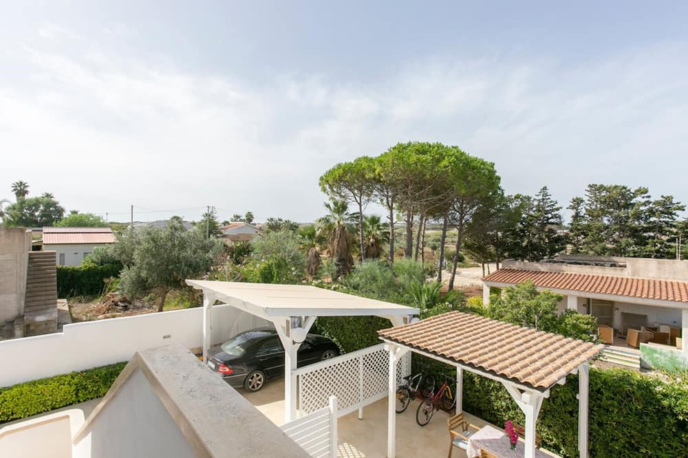 Photo of Patio Balcony in Reitani