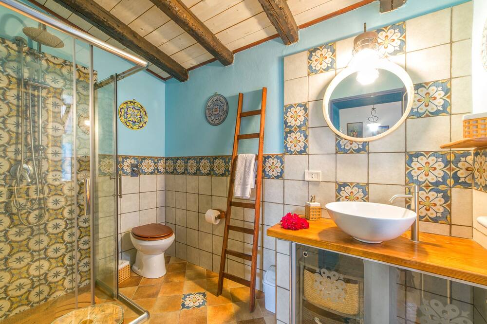 Photo of Bathroom in Menfi