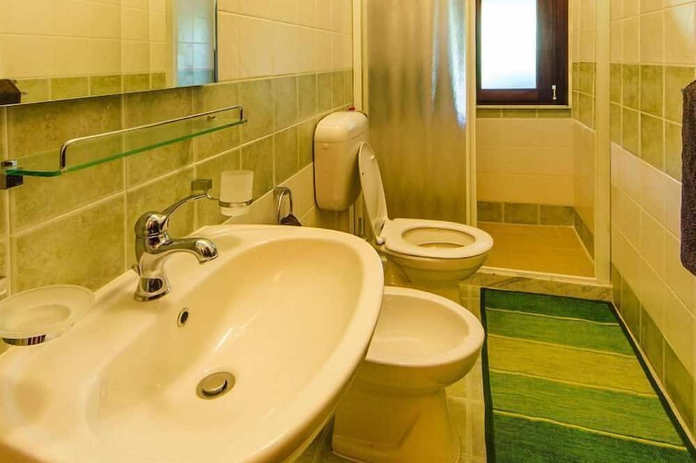 Photo of Bathroom in Contrada Pistavecchia 2