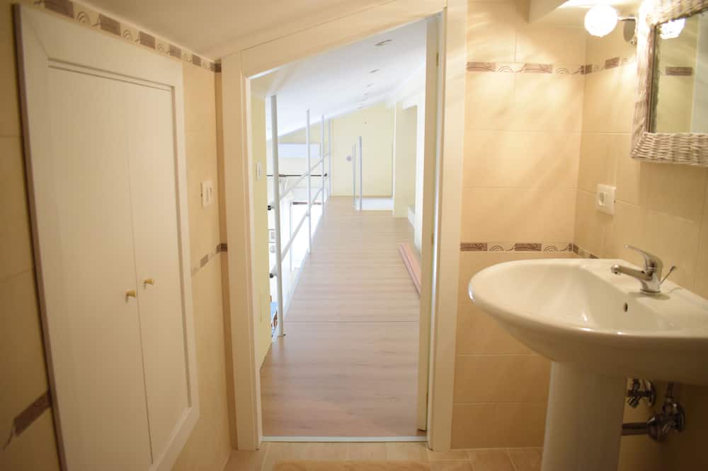 Photo of Bathroom in San Giorgio-Librino-San Giuseppe la Rena-Zia Lisa-Villaggio Sant'Agata