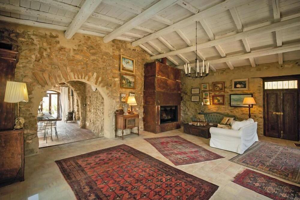 Photo of Livingroom in Pietraperzia