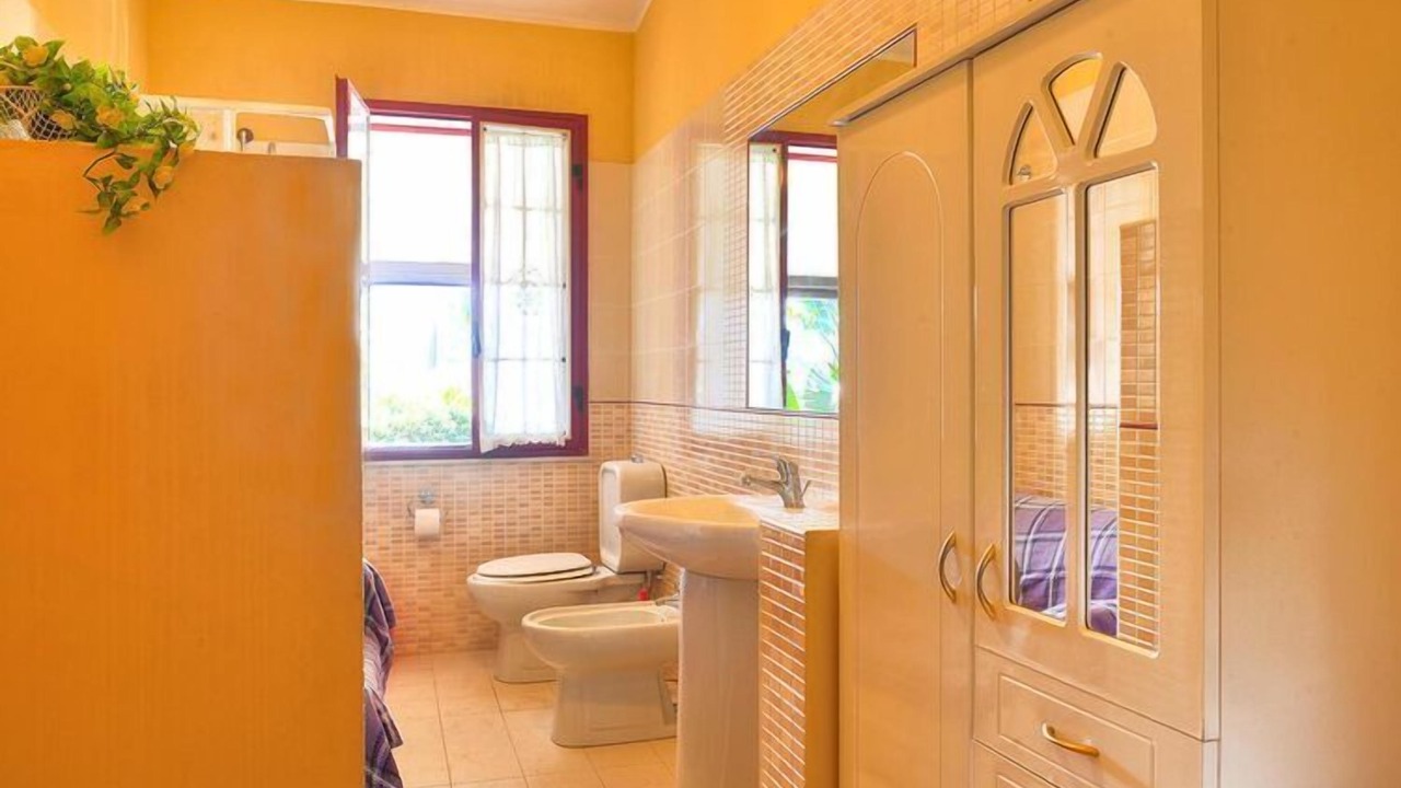 Photo of Bathroom in Floridia