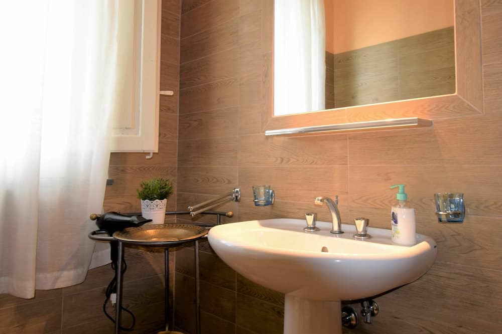 Photo of Bathroom in Macchia