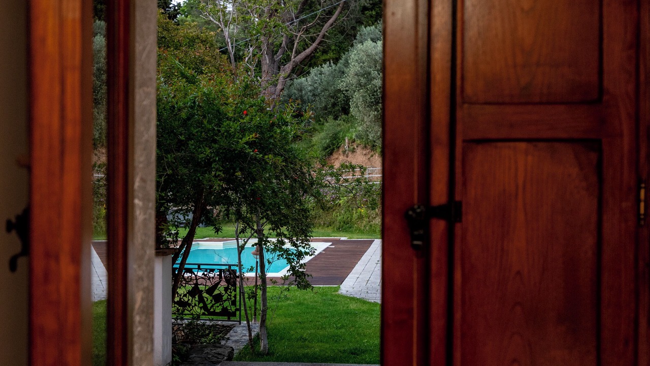 Photo of Others in Capri Leone