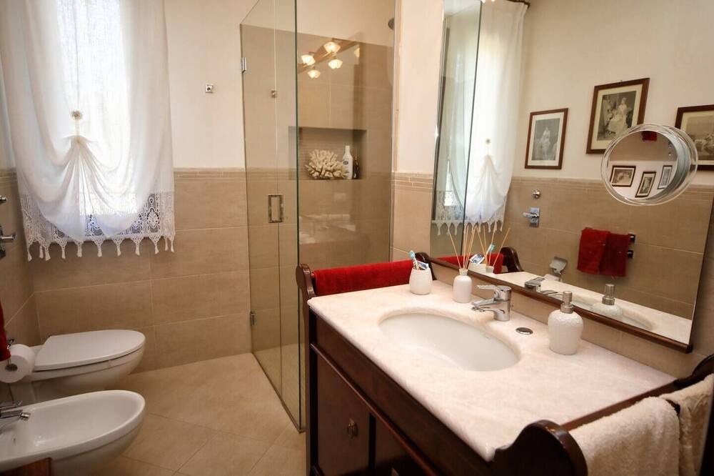 Photo of Bathroom in Paceco