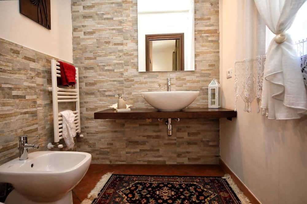 Photo of Bathroom in Paceco