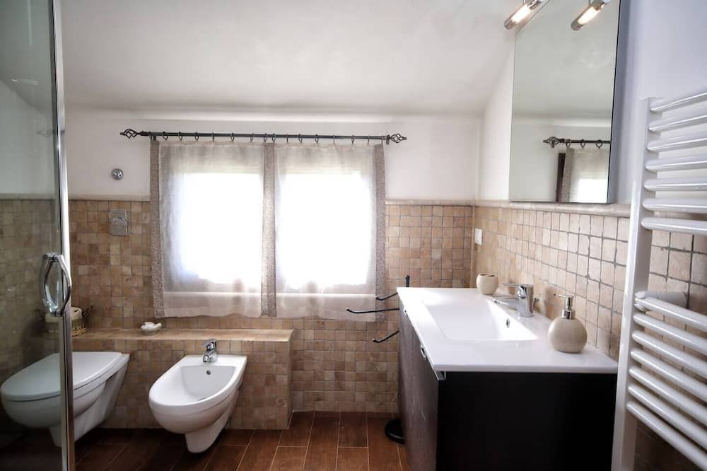 Photo of Bathroom in Paceco