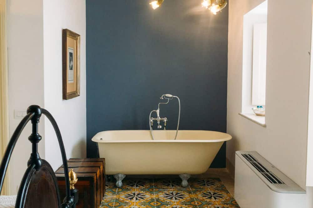 Photo of Bathroom in Palazzolo Acreide Historic Centre