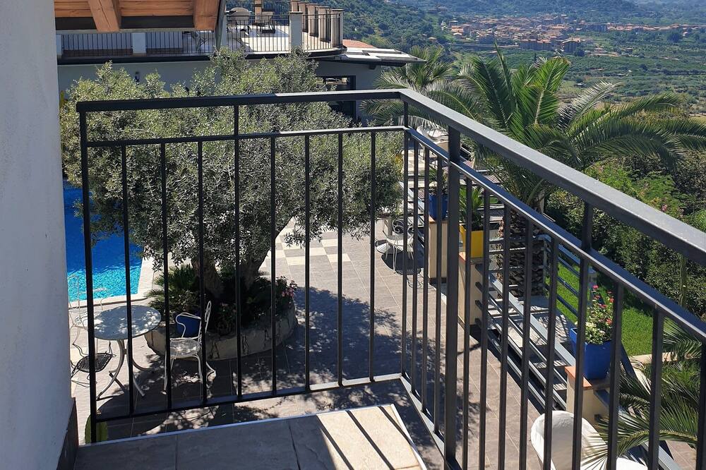 Photo of Patio Balcony in Mitogio