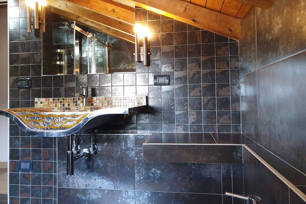 Photo of Bathroom in Mitogio