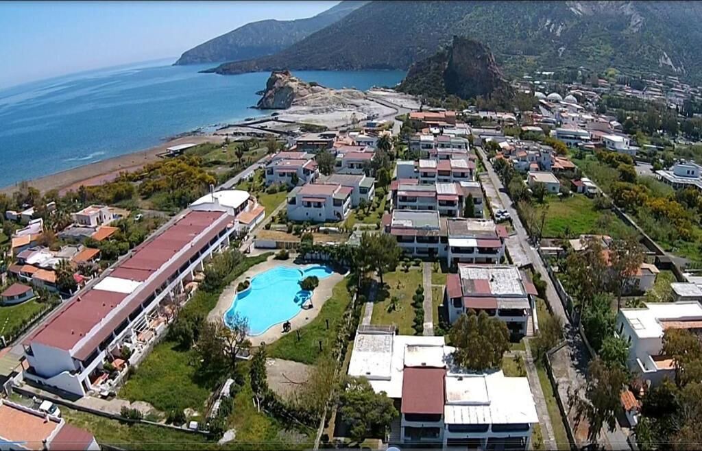 Photo of Outdoor in Vulcano Porto