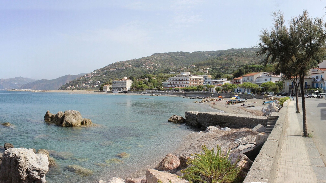 Photo of Others in Capri Leone