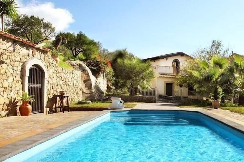 Photo of Outdoor in Mitogio