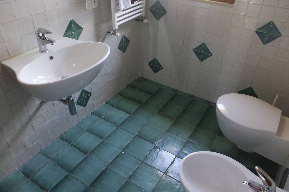 Photo of Bathroom in Lascari