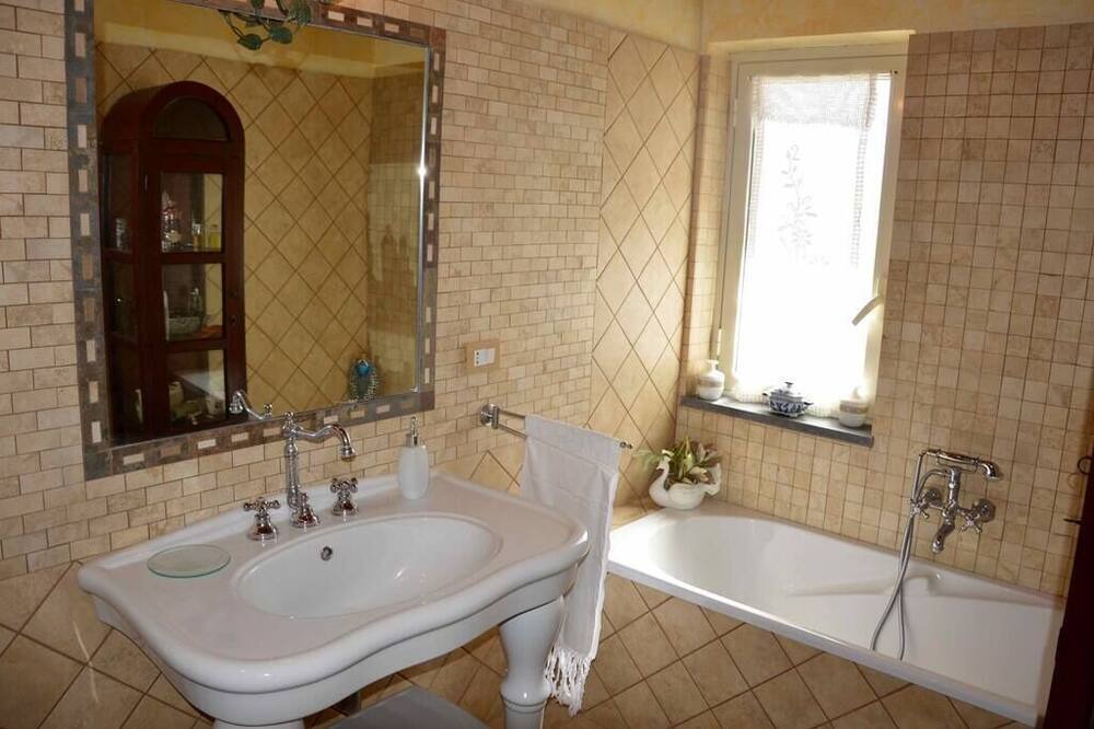 Photo of Bathroom in Mascalucia