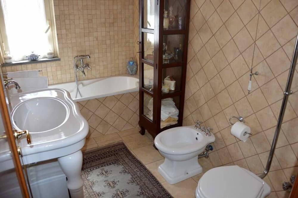 Photo of Bathroom in Mascalucia