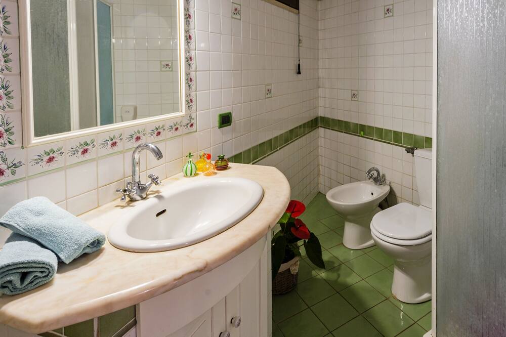 Photo of Bathroom in Picanello-Ognina-Barriera-Canalicchio