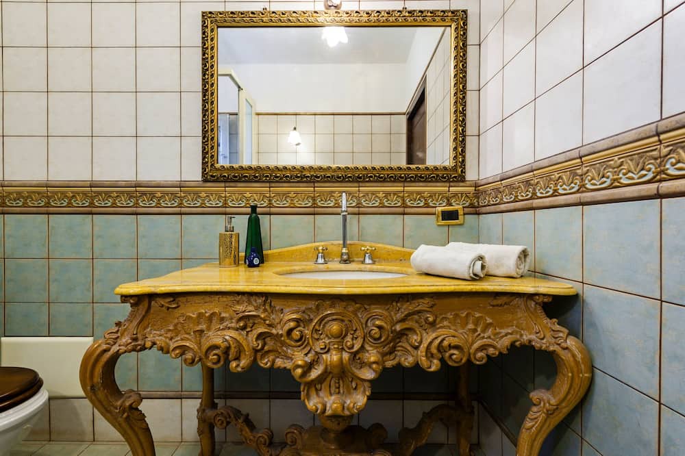 Photo of Bathroom in Picanello-Ognina-Barriera-Canalicchio