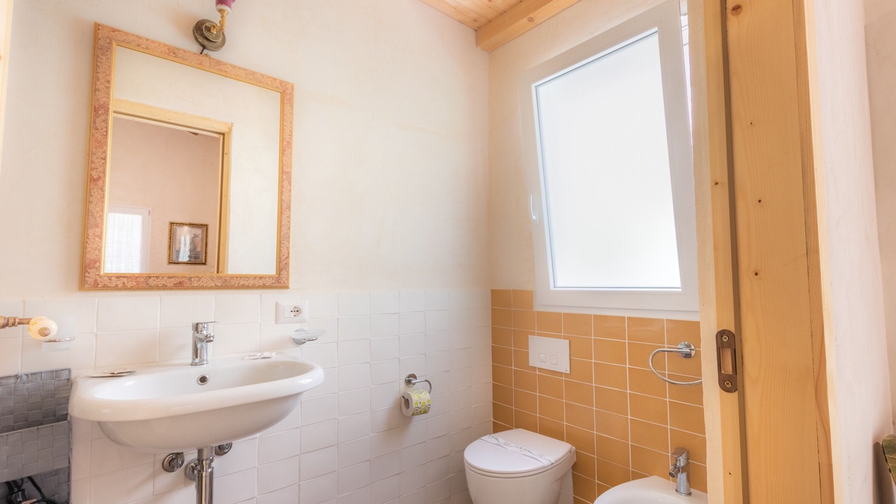Photo of Bathroom in Avola