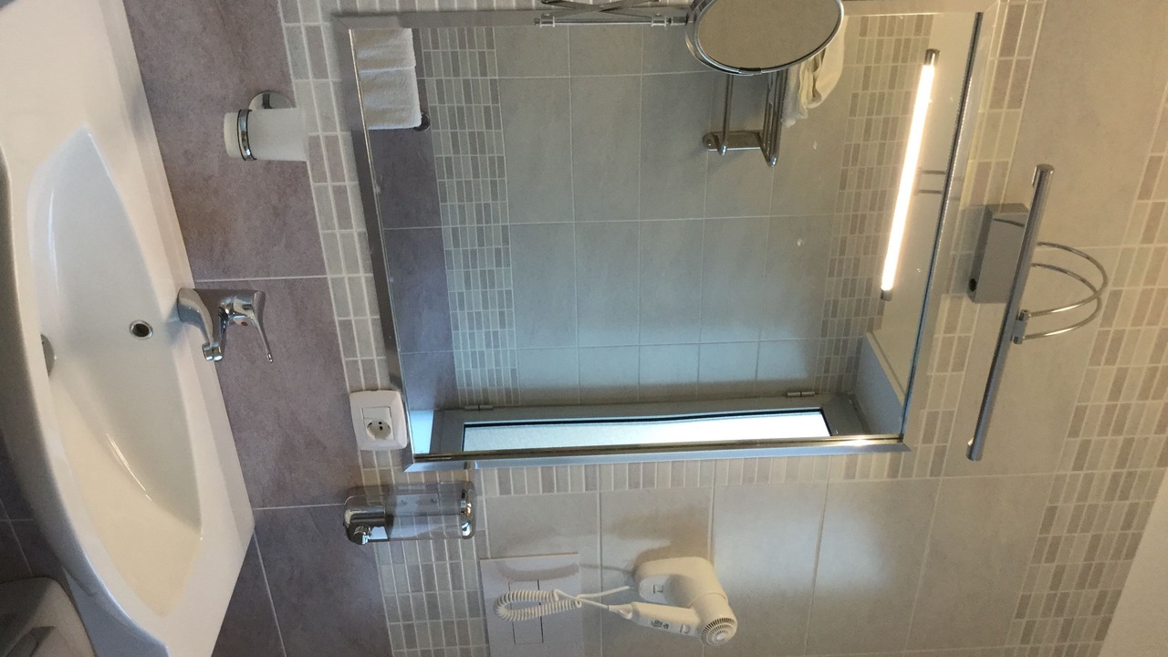 Photo of Bathroom in Gela
