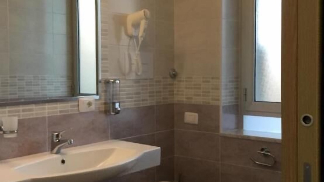 Photo of Bathroom in Gela