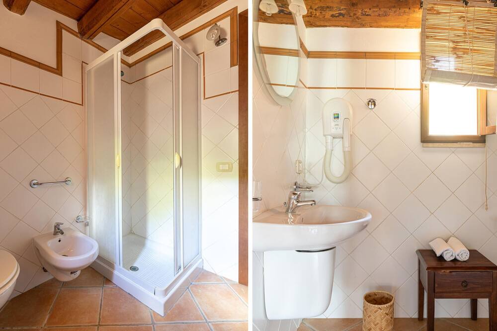 Photo of Bathroom in Campofelice di Roccella