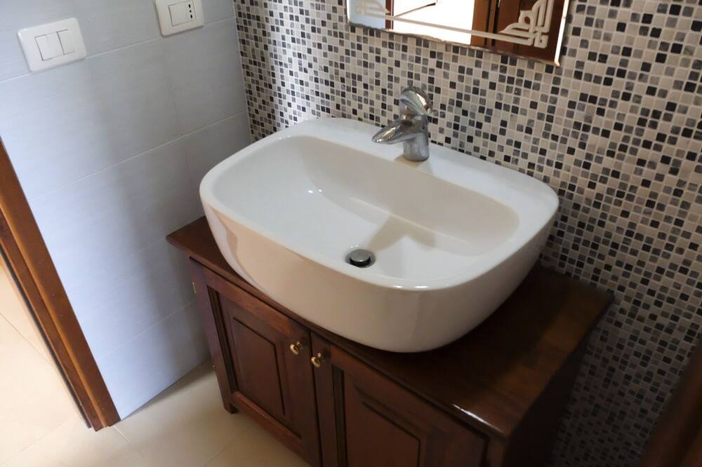 Photo of Bathroom in Lascari
