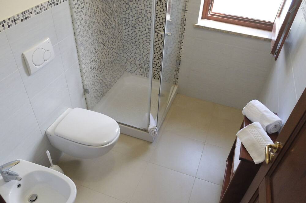 Photo of Bathroom in Lascari