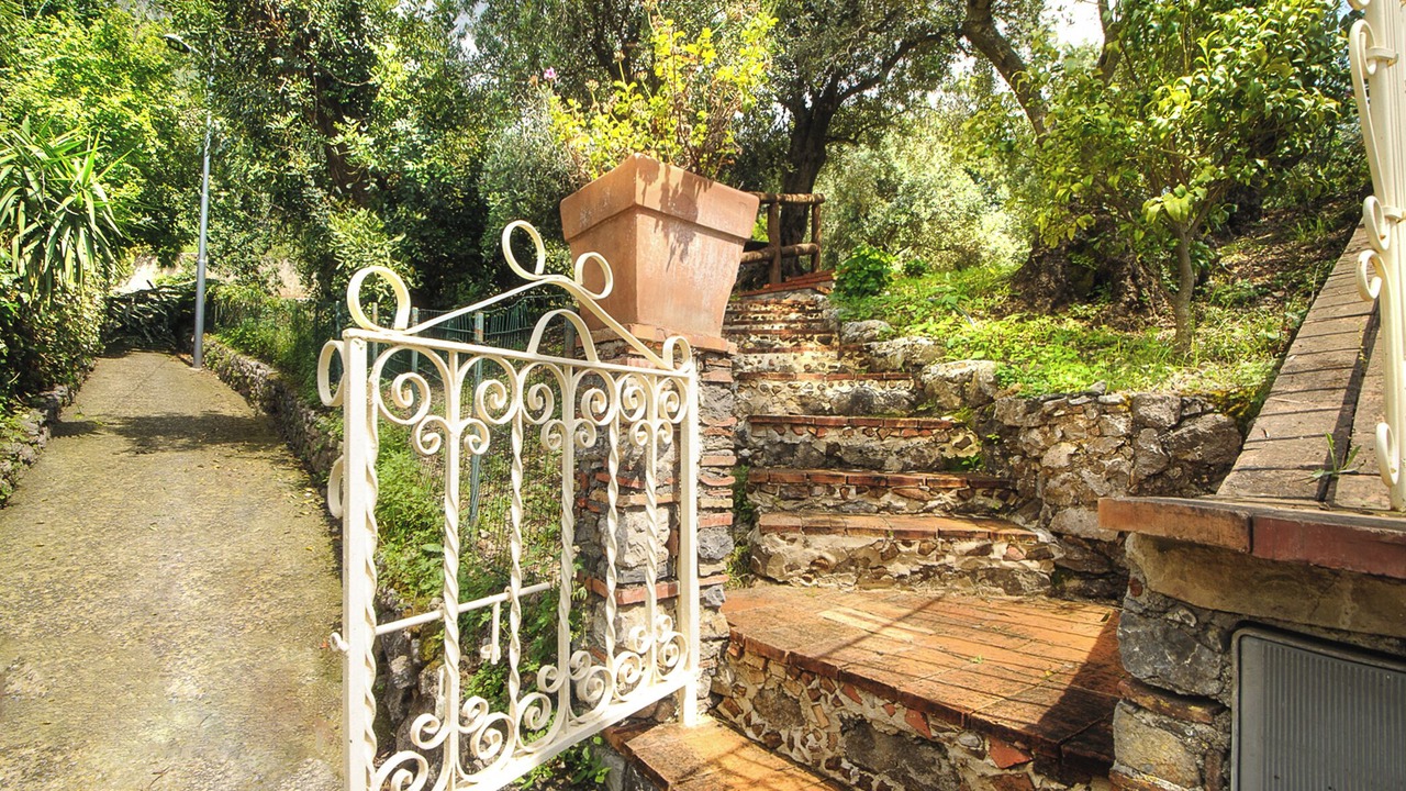 Photo of Outdoor in Cersuta