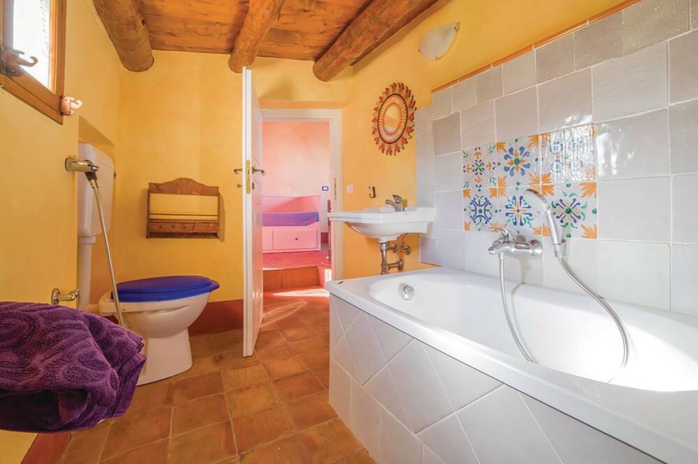 Photo of Bathroom in Collesano