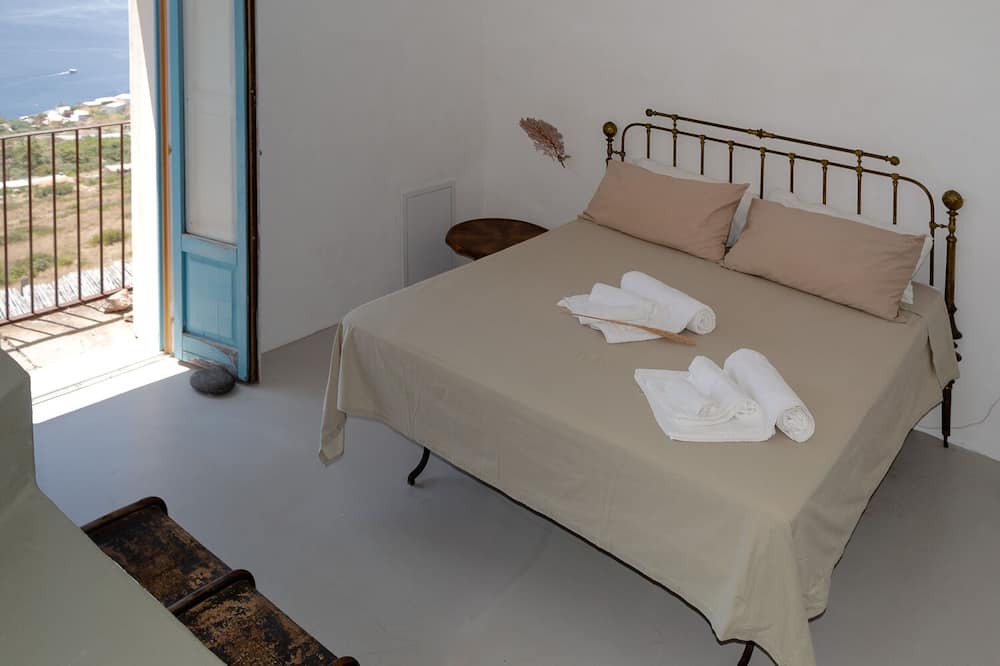 Photo of Bedroom in Filicudi