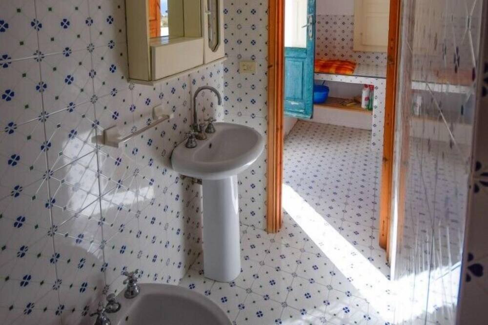 Photo of Bathroom in Leni