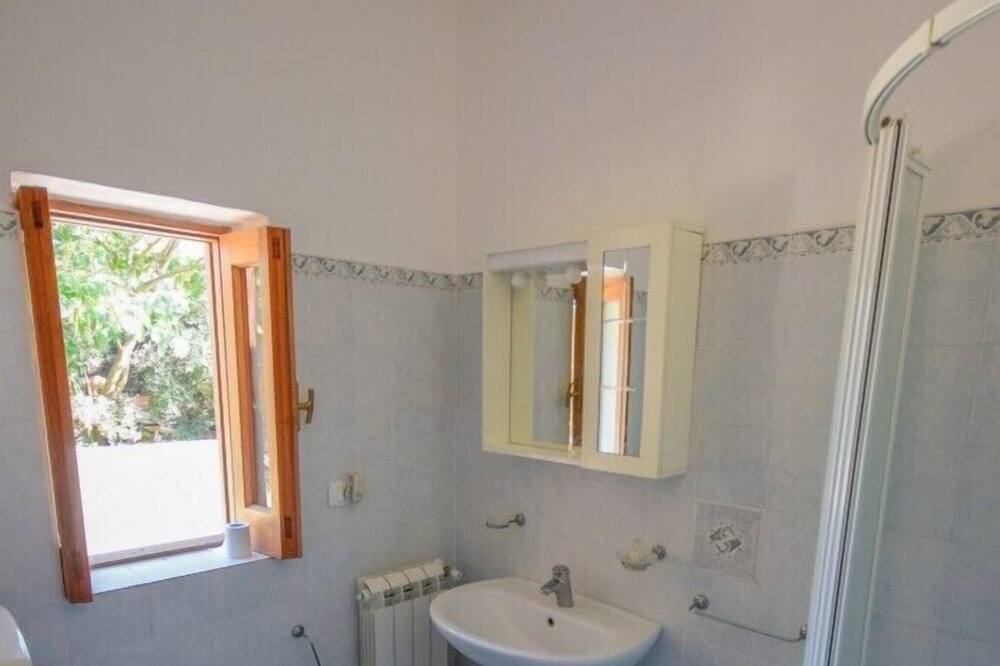 Photo of Bathroom in Leni