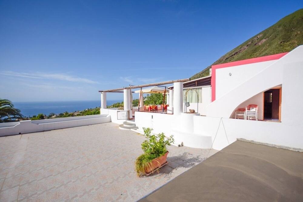 Photo of Patio Balcony in Leni