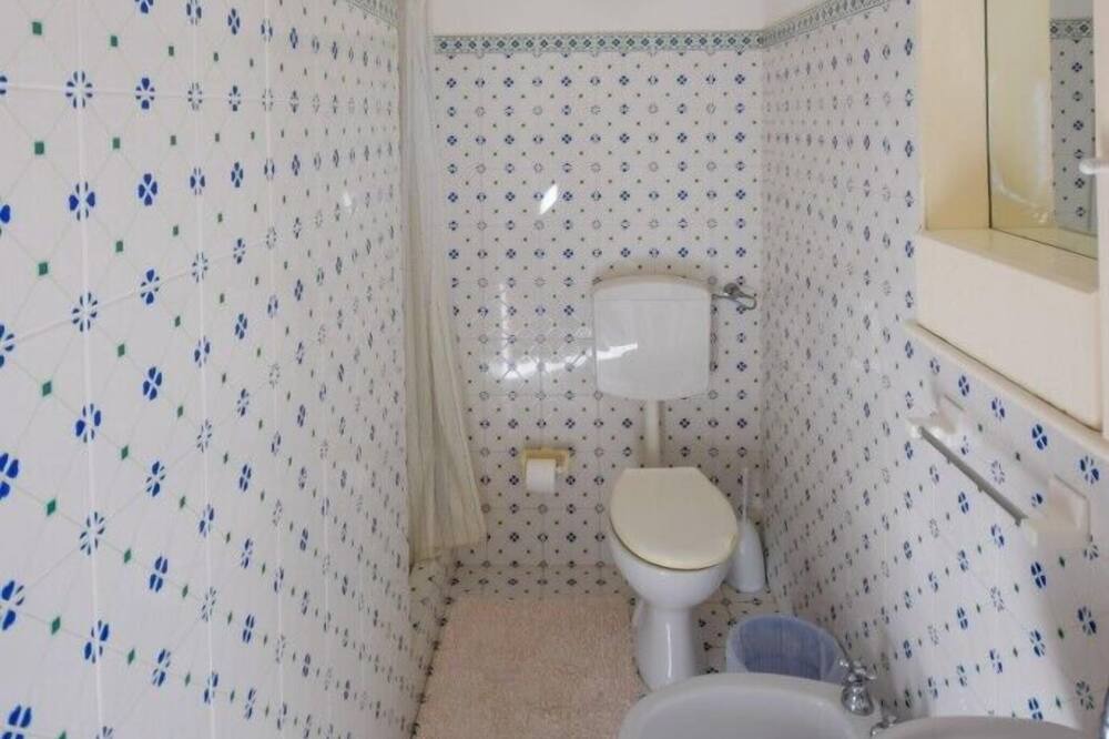 Photo of Bathroom in Leni