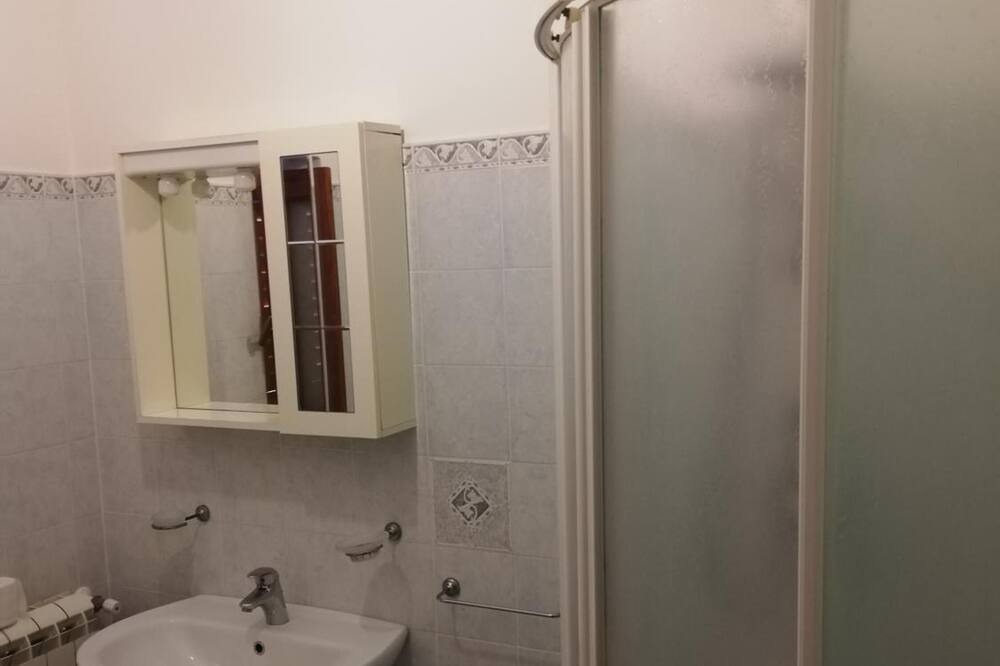 Photo of Bathroom in Leni