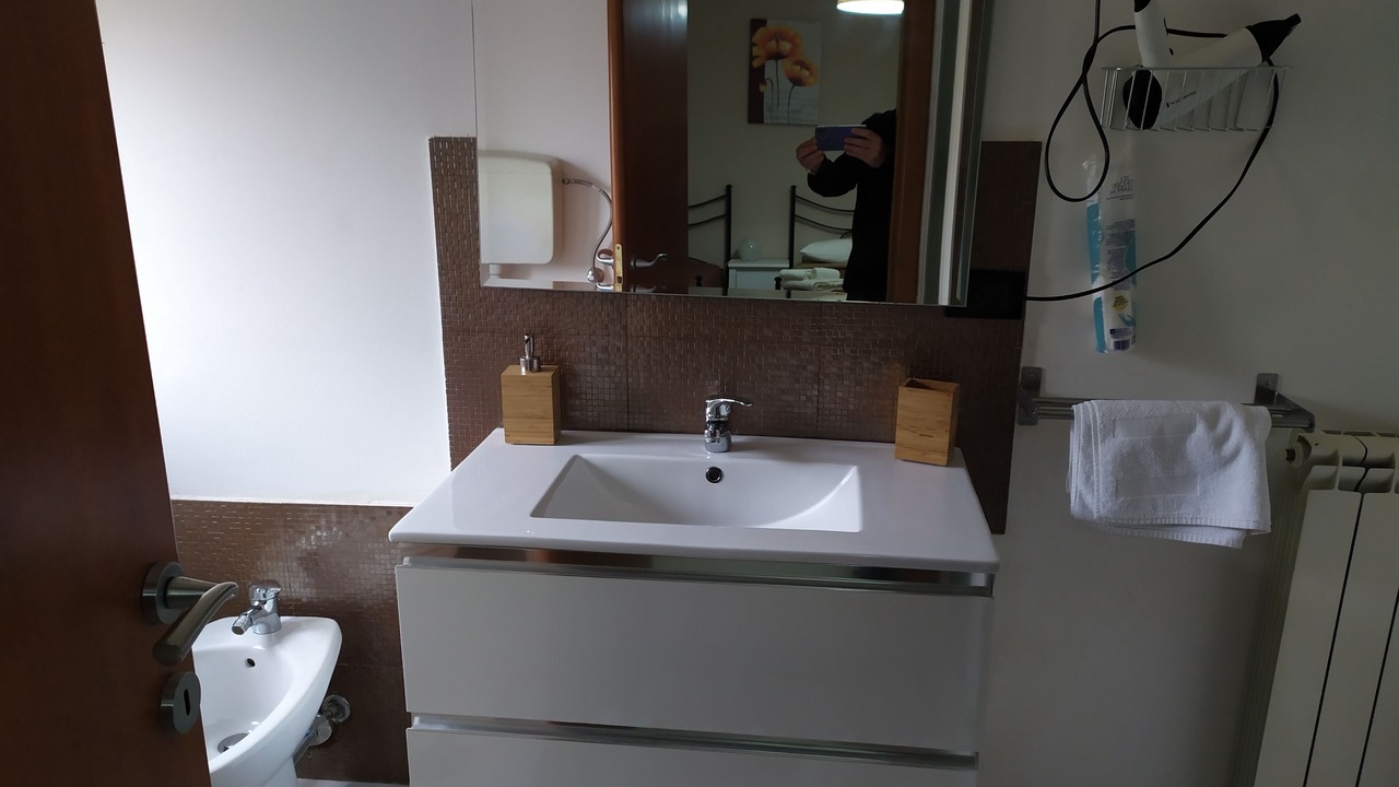 Photo of Bathroom in Gela